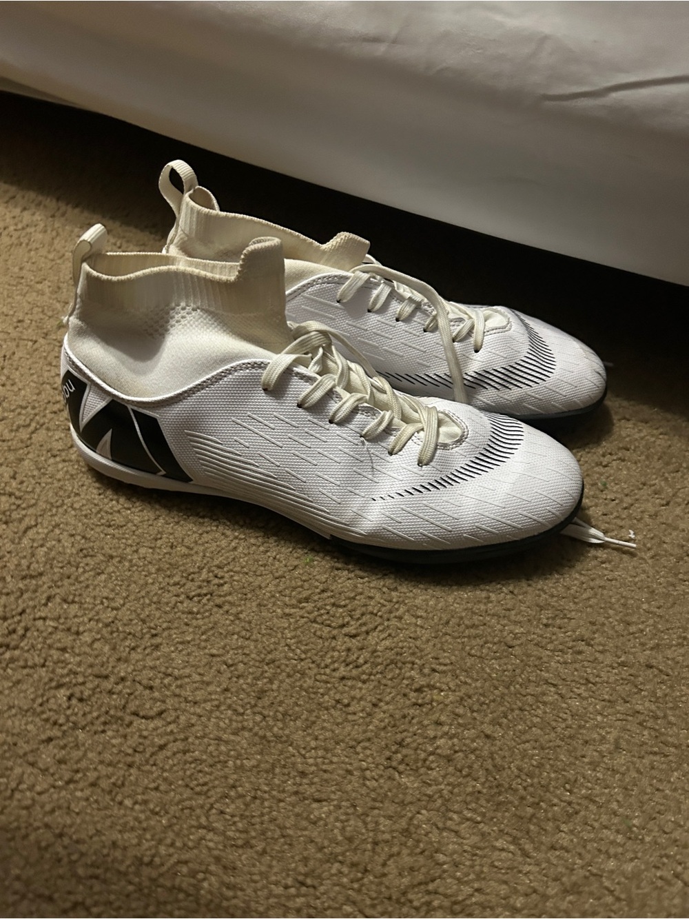 Nike mens track shoes